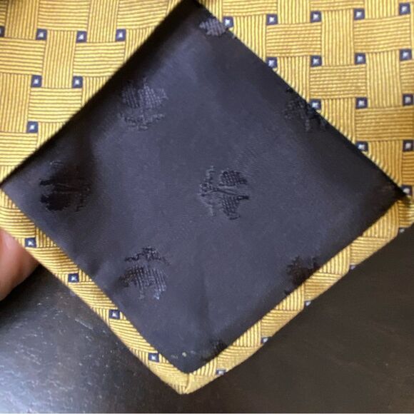 Brooks Brothers 346 pure silk gold and black tie - Picture 4 of 5
